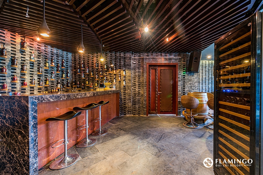 Trải Nghiệm Quán Bar Xịn Sò Nhất Flamingo Đại Lải