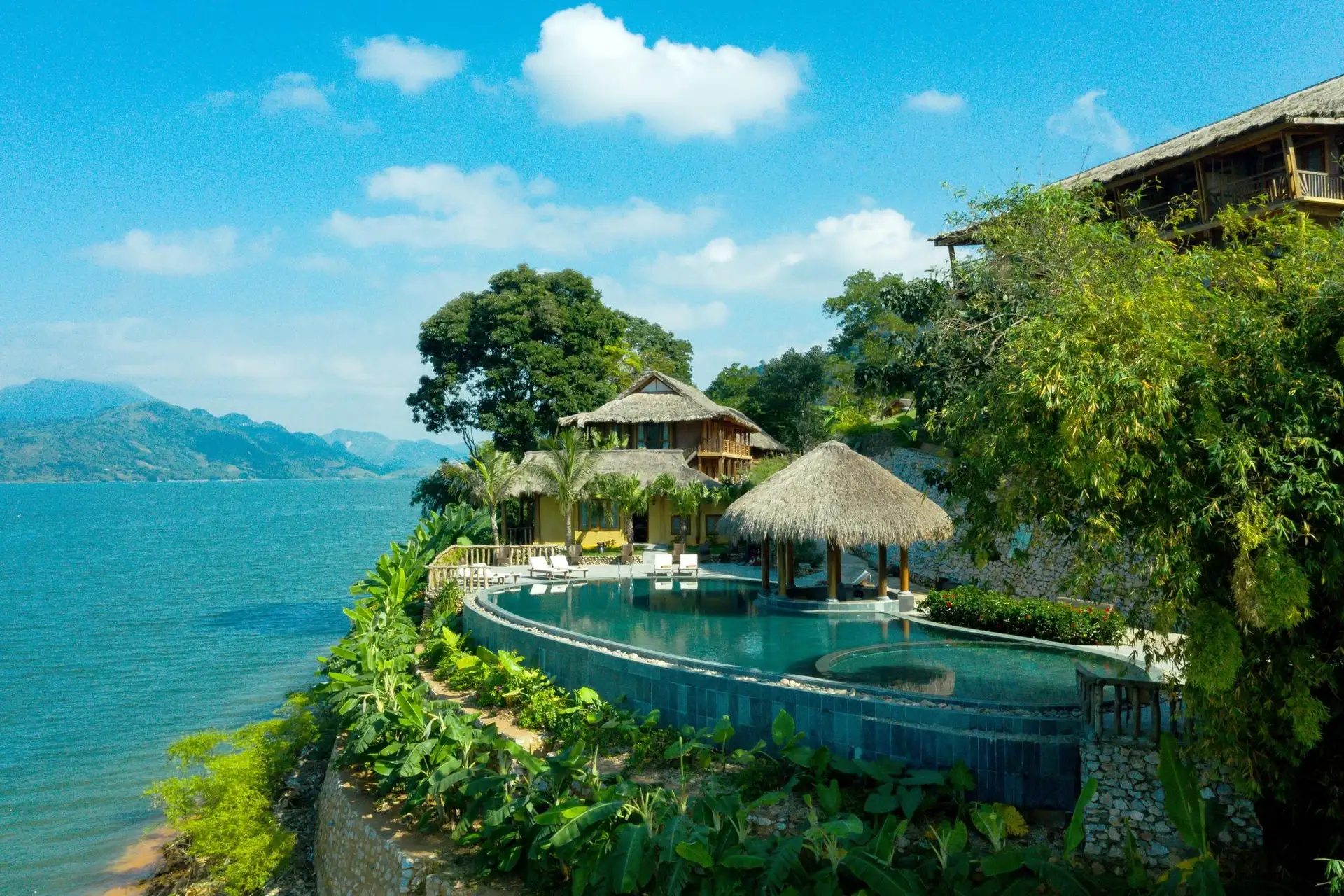 Top 3 Resort Hòa Bình Được Mệnh Danh “Thiên Đường Nghỉ Dưỡng”